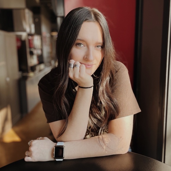 Meet your Posher, Macy - Picture 1 of 1